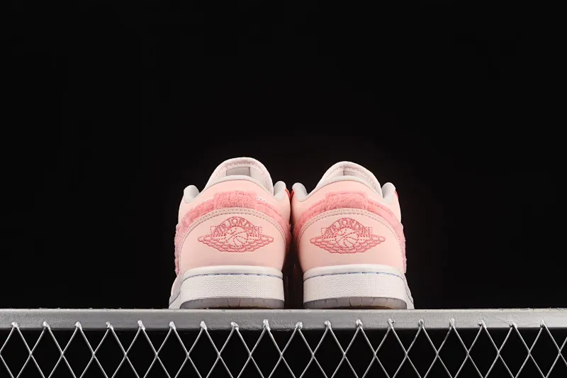 All categories Air Jordan Jordan series basketball shoes Air Jordan 1 Low G version pure original Air Jordan 1 Low AJ1 Joe 1 Second Dimension Valentine's Day low-top retro culture basketball shoes DM5443-666